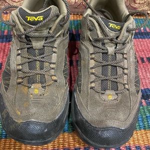 Teva Mens hiking shoes Size 8
